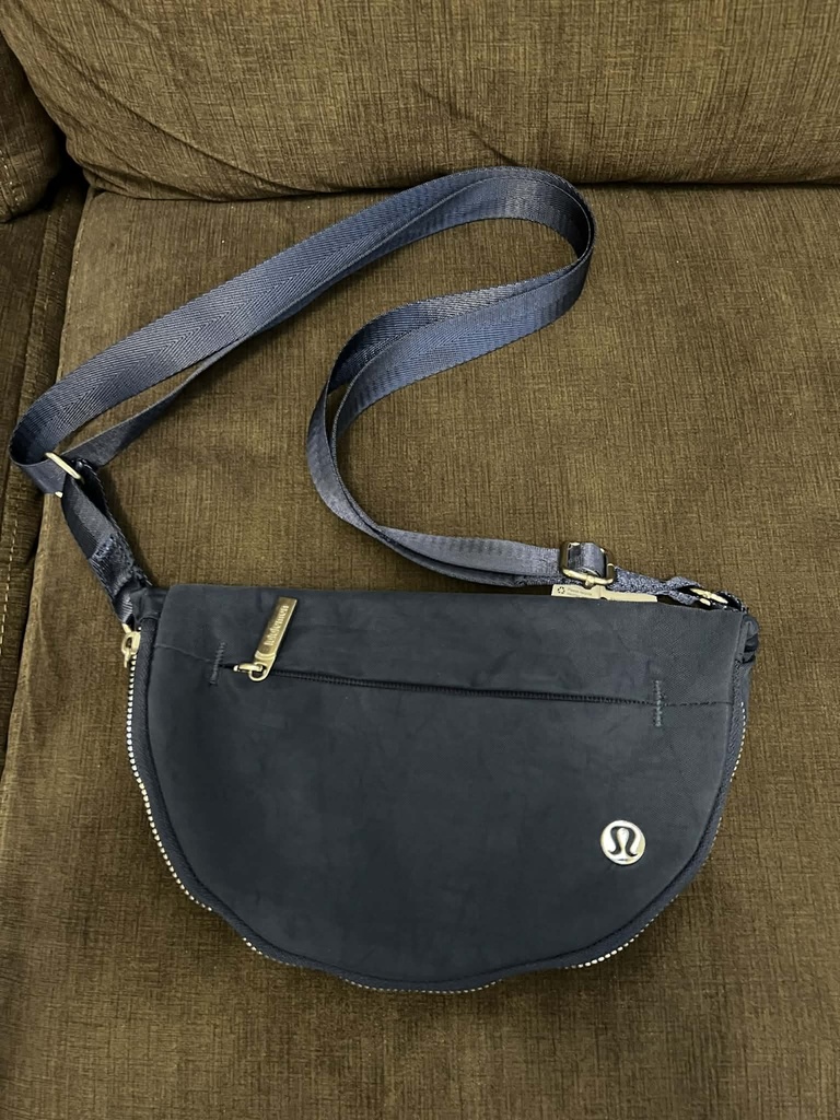 Lululemon Sling Bag (#6601)